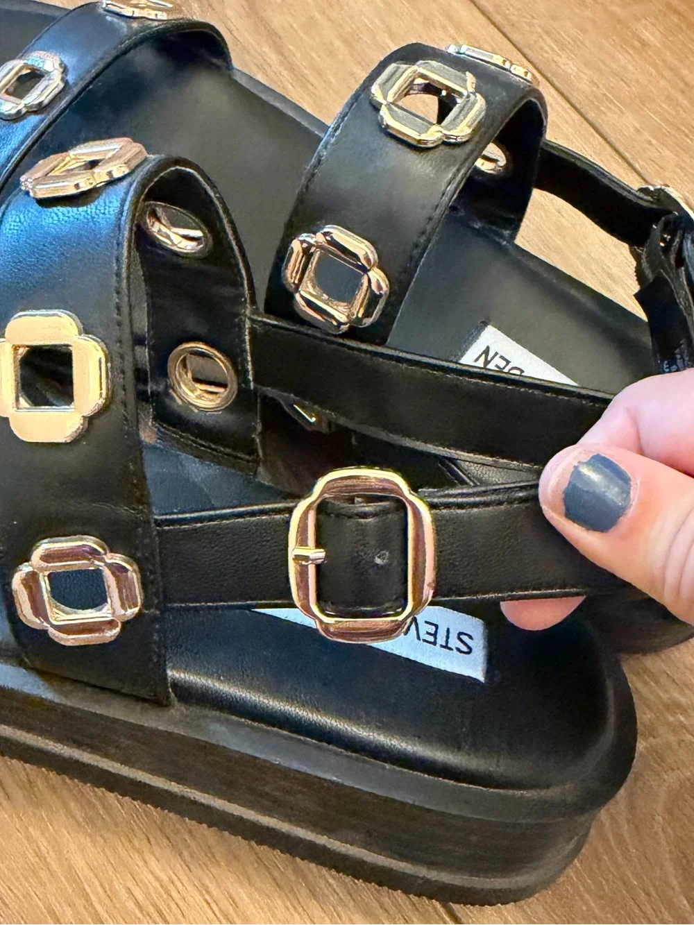 Steve Madden Black & Gold Tenacious Sandals SIZE 8.5 - Picture 5 of 5